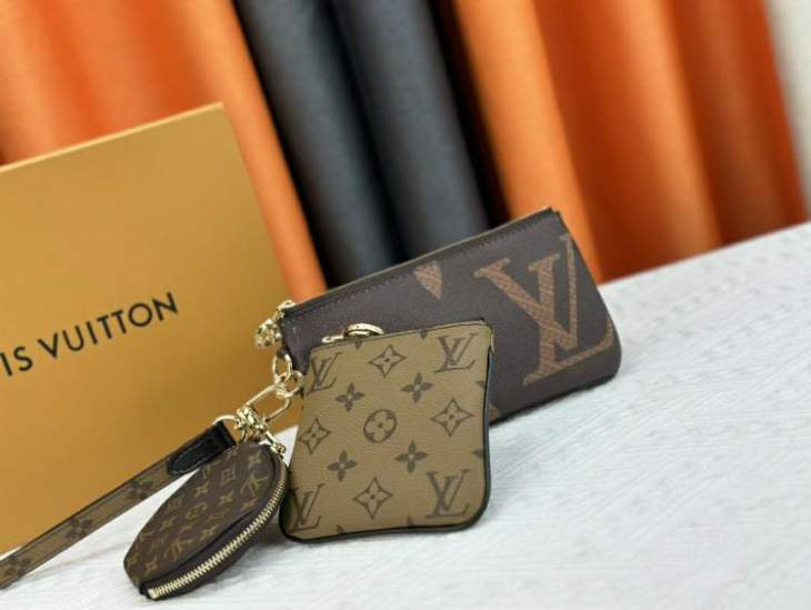 Picture of Louis Vuitton Wallets _SKUfw221093962fw